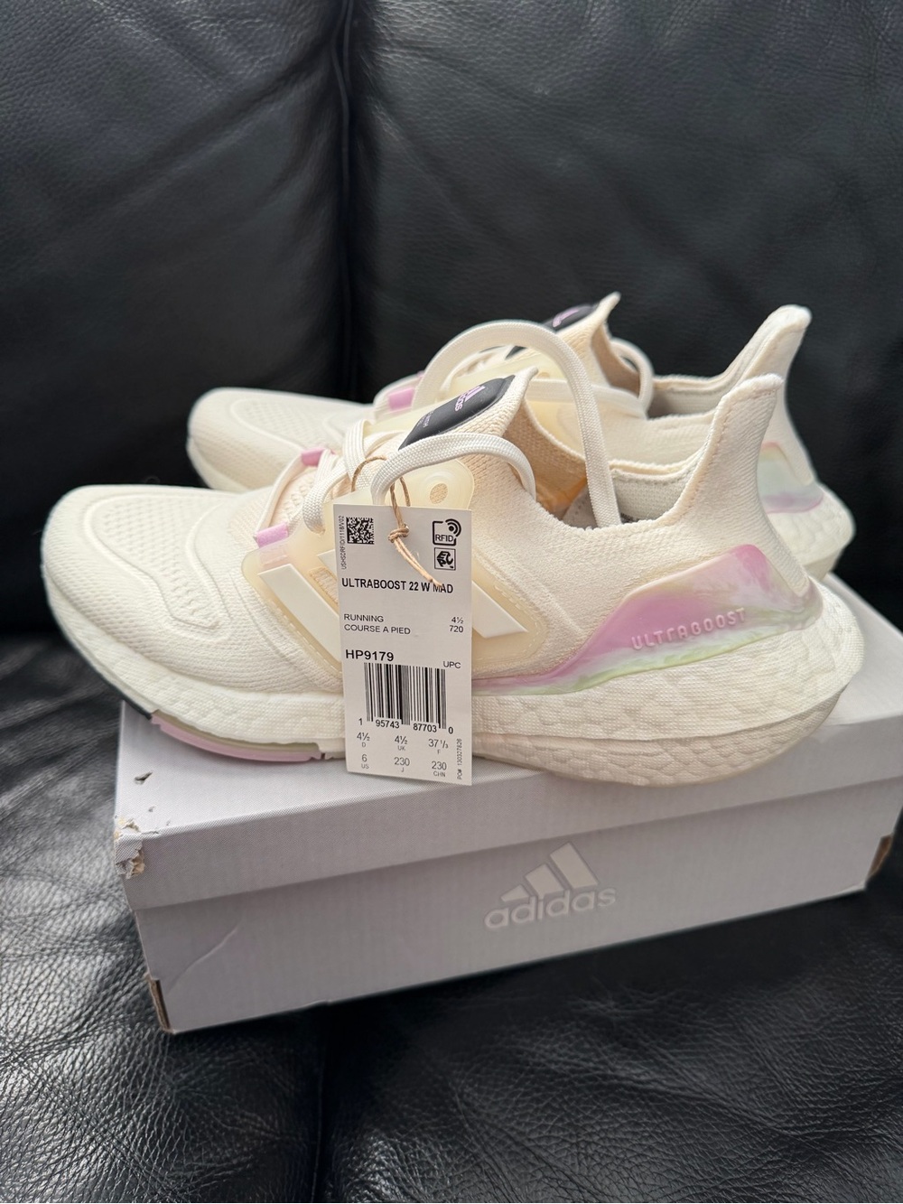 adidas Ultraboost 22 W Box Label in White and Black - Picture 2 of 5